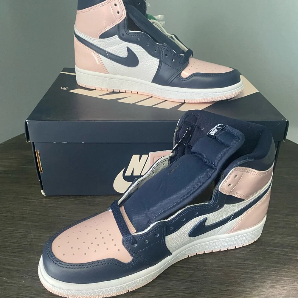NWT Nike Women's Jordan 1 Retro High OG - Atmosphere, 7.5 - Picture 2 of 16
